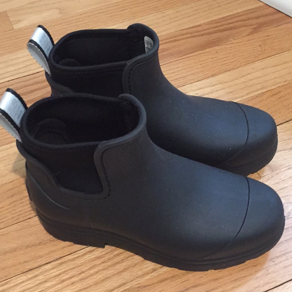 Ugg Women’s Droplet Black Rubber Rain boots, Sz. 5